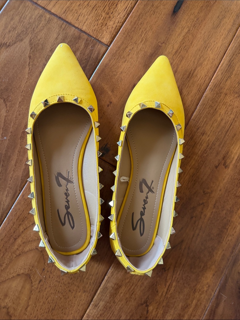 Seven7 Bright Yellow Pointed Flats with Gold Pyramid Studs Valentino style